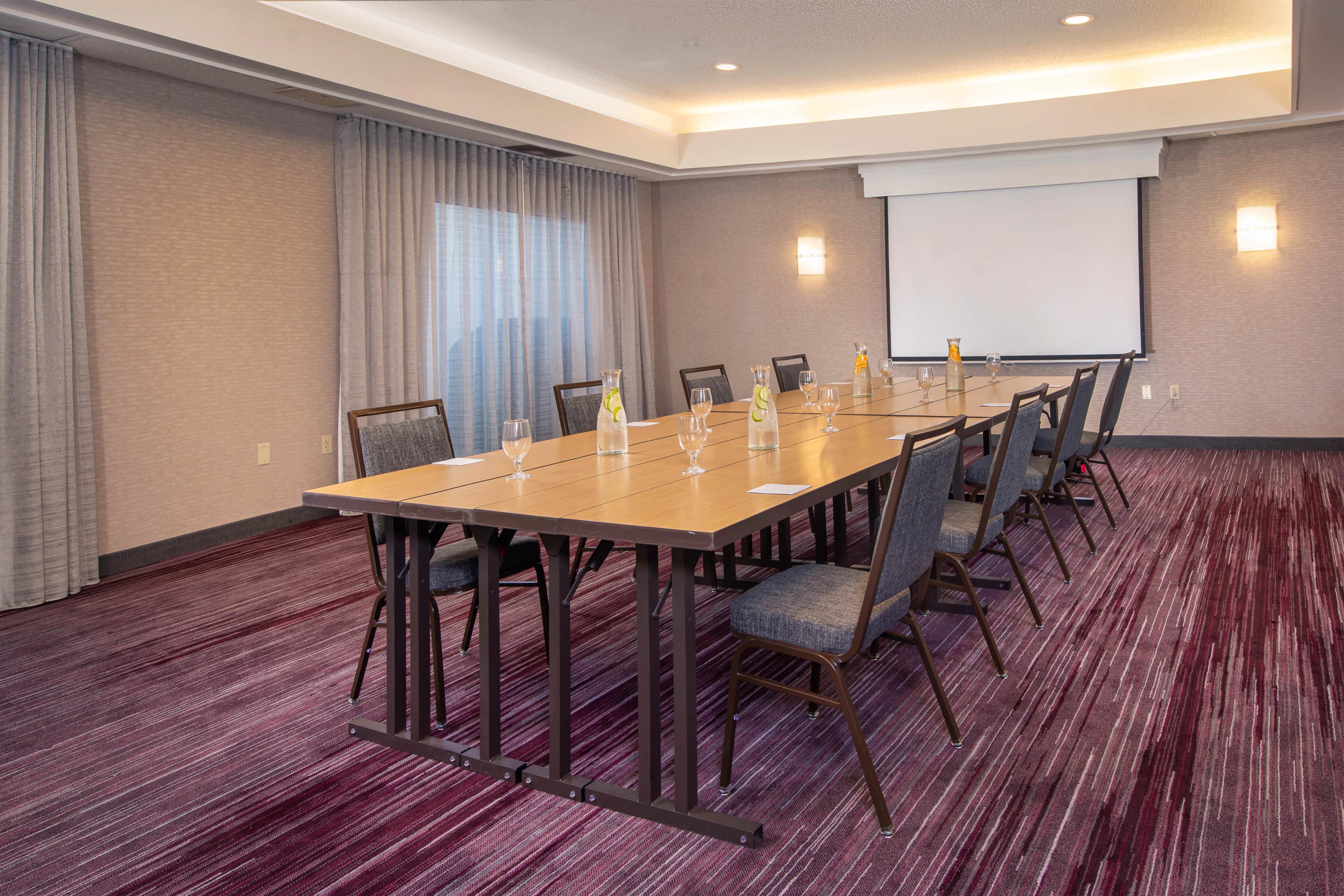 Hotel Sonesta Select Bethlehem Airport 3*